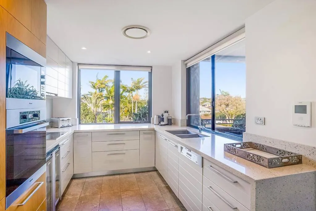 Fuller Holidays- Lot 7 - Byron Penthouse Apartment With Pool Byron Bay